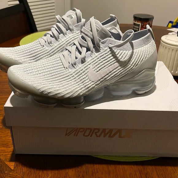 Women’s size 13, Nike VaporMax - Picture 2 of 4